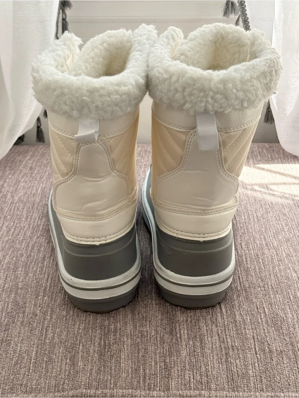 Girl’s Insulated Winter Boot - Ivory and Gray - Size 3